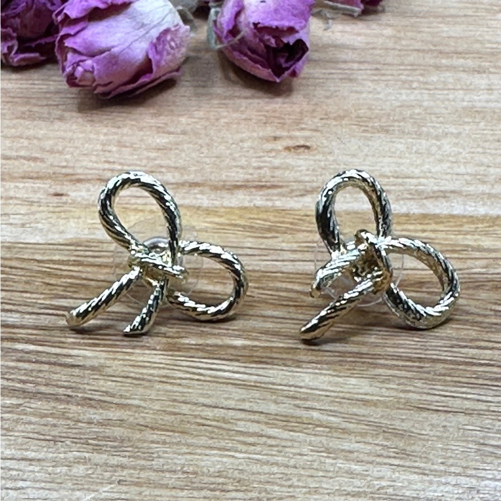 Bow knot earring
